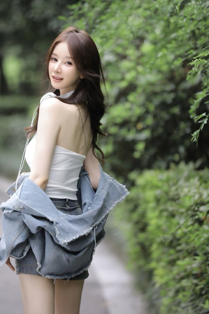 微博美女：夏日韩系女主杭州写真